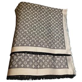 Bufanda Louis Vuitton de seda plateada Plata
