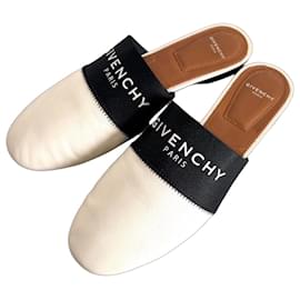 Sapatilhas Givenchy em couro branco e preto Preto Branco