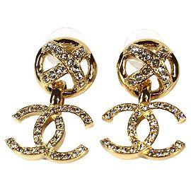 Orecchini pendenti forati Chanel, decorati con il logo CC D'oro