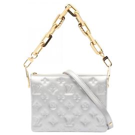 Borsa a spalla Louis Vuitton Coussin BB in pelle monogrammata goffrata, Donna, Argento, Argento