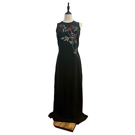Robe longue noire Emanuel Ungaro ornée de fleurs brodées Noir