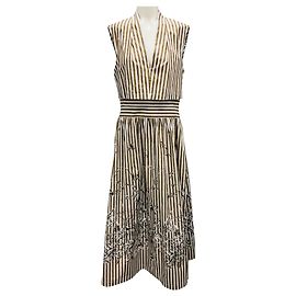 Vestido de popeline floral com gola de noz em V da Lela Rose Marrom