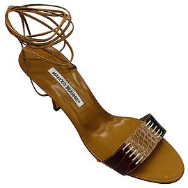 Manolo Blahnik braune / beige geprägte Leder-Ankle-Wrap-Sandalen Braun