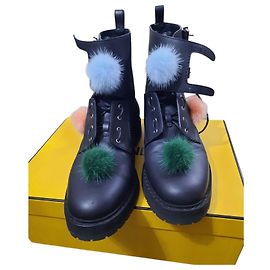 Fendi Pom-Pom Lederstiefel schwarz Schwarz