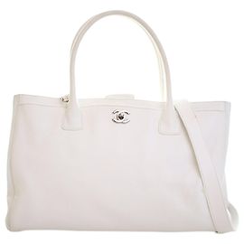 Bolsa Executiva Cerf Média em Couro de Bezerro Branco Chanel Branco Cru