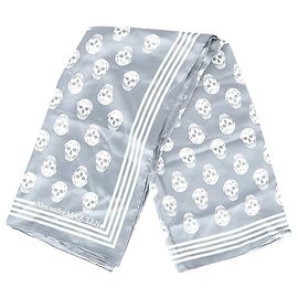 Cachecol estampado com caveira Alexander McQueen em modal cinza Cinza