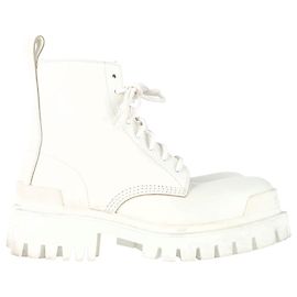 Botas de combate Strike Balenciaga em couro de bezerro branco Branco Cru