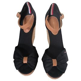 Black wedge sandals by Tommy Hilfiger with bow Brown Black