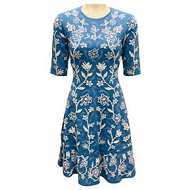 Vestido fluido de malha stretch floral azul / branco da Lela Rose Azul