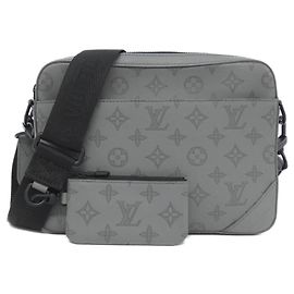 Borsa a Spalla Messenger Duo Monogram Shadow di Louis Vuitton Grigio