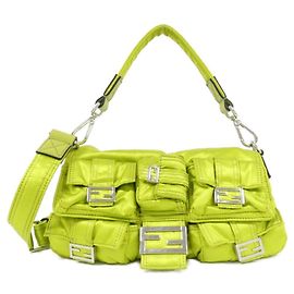 Borsa a spalla Fendi Baguette con più tasche Verde