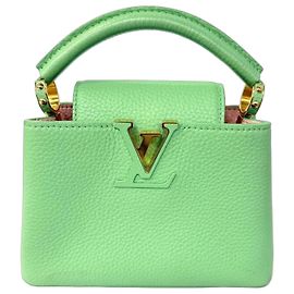 Bolsa Capucines Mini Louis Vuitton Verde