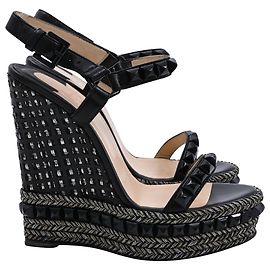 Sandálias de plataforma Cataclou com studs em couro preto de Christian Louboutin Preto