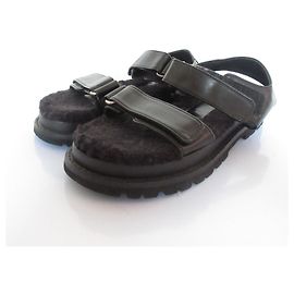 Autre Marque Sandales HEWN en fourrure Noir