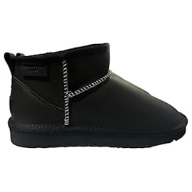Botas UGG cortas negras Negro