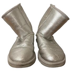 Botines Ugg de cuero plateado Plata
