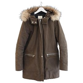 Parka con capucha de piel de Sandro Castaño Caqui