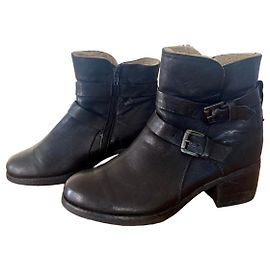 Minelli Black leather ankle boots with buckles Black