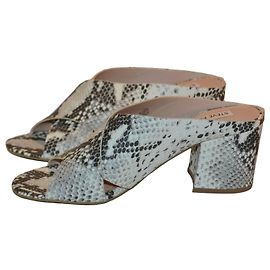 Steve Madden leather sandals Multiple colors