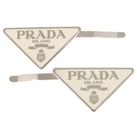 Horquilla de metal con logo triangular de Prada Plata Blanco