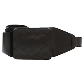 Chanel Gepolsterte Gürteltasche in Schwarz Schwarz