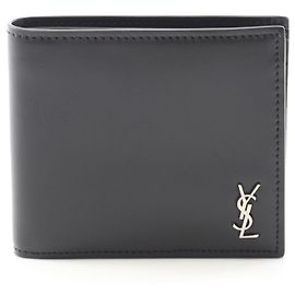 Yves Saint Laurent Saint Laurent Paris Tiny Cassandra Leather Wallet Black