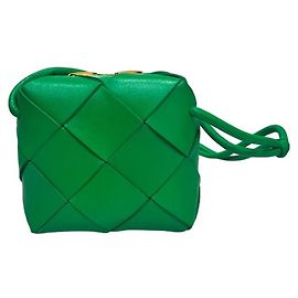Bottega Veneta Sac à dos mini caméra Cassette vert Vert