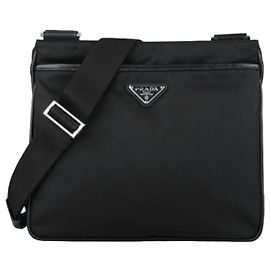 Prada Bolso cruzado Saffiano con logo triangular Negro
