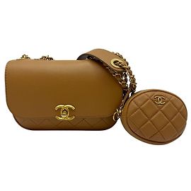 Chanel Bolsa de moedas com aba e logo CC, bolsa de ombro com corrente, marrom Marrom