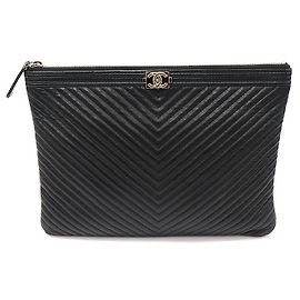 Chanel Schwarze Lammleder Chevron Gold Boy Neue Medium Clutch-Tasche Schwarz