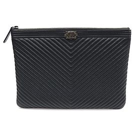 Chanel Clutch New Medium Chevron aus dunkelblauem Lammleder Blau