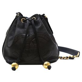 Chanel Bolsa Balde de Ouro com Logo CC em Couro de Cordeiro Dourado