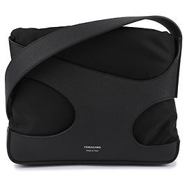 Salvatore Ferragamo Borsa a tracolla nera con dettaglio ritagliato Nero