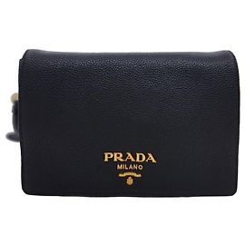 Prada Bolsa de ombro cruzada em couro Dino com alça dupla Preto