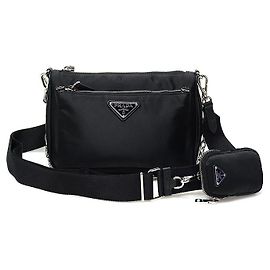 Prada Bolsa transversal em Re-Nylon com logo triangular em tessuto Saffiano preto Preto