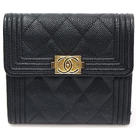 Chanel Cartera Boy de caviar negro con tono dorado Negro