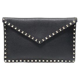 Valentino Clutch Envelope em Couro Preto com Studs Dourados Rockstud Preto