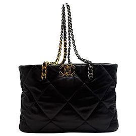 Chanel Sac à main large en cuir d'agneau brillant noir Noir