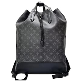 Louis Vuitton Monogram Eclipse Explorer Rucksack Schwarz