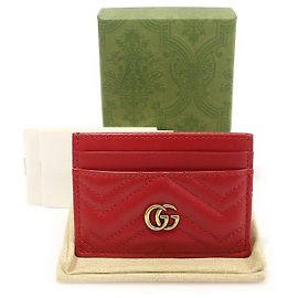 Gucci Estuche para tarjetas de cuero acolchado Chevron en rojo Roja