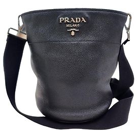 Prada Borsa a spalla piccola a secchiello Vitello Phoenix Nero