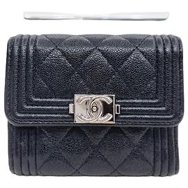 Chanel Serie de Carteras con Solapa Boy Caviar Negro