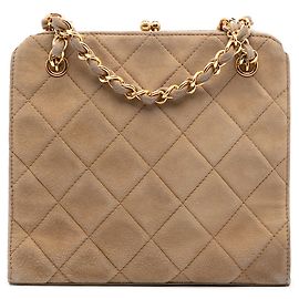 Bolsa de mão em camurça matelassada marrom CC da Chanel com fecho de pressão Marrom Castanho claro