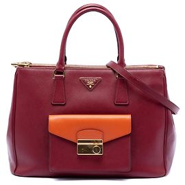 Bolso Prada Galleria Double Zip en Saffiano Lux rojo con bolsillo frontal. Roja
