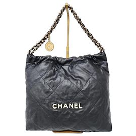 CHANEL Borsa Hobo 22 in pelle di vitello trapuntata lucida nera Nero