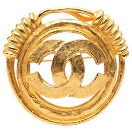 Broche redondo CC dorado de Chanel Dorado