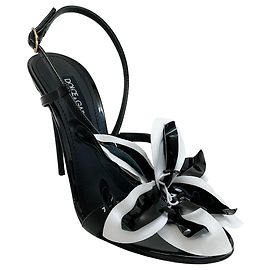 Dolce & Gabbana Black / White Patent Leather Flower Applique Sandals Black