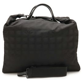Bolsa Boston da nova linha de viagem da Chanel Preto