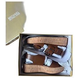 Sandales compensées en cuir marron Michael Kors Marron