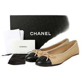 Chanel Scarpe basse bicolore Nero